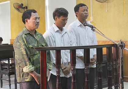 Phúc thẩm vụ “xử án treo vì có chỉ đạo”: Chuyển cả ba bị cáo từ tù treo sang giam ảnh 1