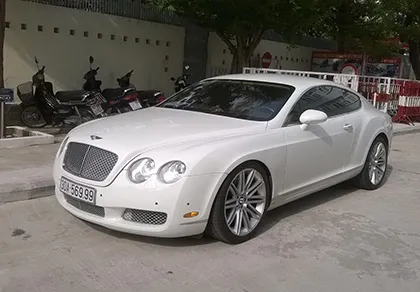 Truy tìm chủ siêu xe Bentley gắn biển số giả ảnh 1