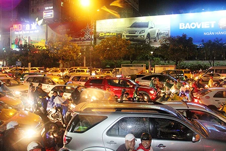 Kẹt xe kinh hoàng ở cửa ngõ sân bay Tân Sơn Nhất ảnh 6