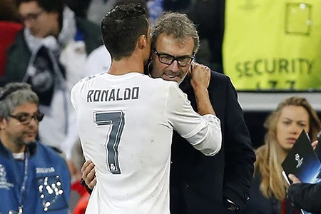 Real Madrid sẵn sàng bán Ronaldo với giá 80 triệu bảng ảnh 2
