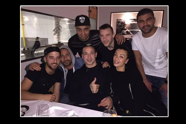 Cảnh sát nhầm cầu thủ ngôi sao với khủng bố ảnh 2 Cảnh sát nhầm cầu thủ ngôi sao với khủng bố ảnh 2