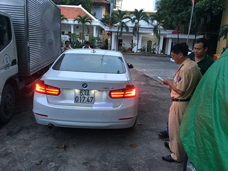 Truy đuổi xe taxi, gây tai nạn còn chống đối CSGT ảnh 1