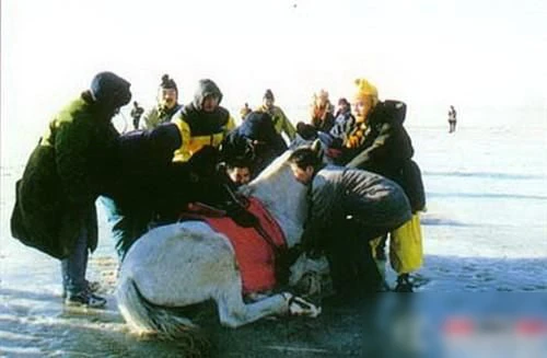 Ảnh hậu trường thời quay phim thiếu thốn của 'Tây Du Ký' ảnh 3 anh-hau-truong-thoi-quay-phim-thieu-thon-cua-tay-du-ky-2