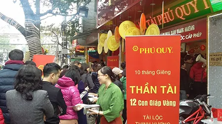 Chen nhau mua vàng lấy 'vía' thần tài đầu năm ảnh 19