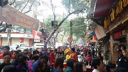 Chen nhau mua vàng lấy 'vía' thần tài đầu năm ảnh 24