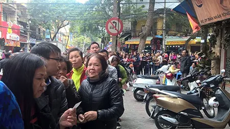 Chen nhau mua vàng lấy 'vía' thần tài đầu năm ảnh 25