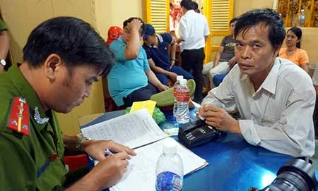 Sàm sỡ phụ nữ, xử sao? ảnh 2