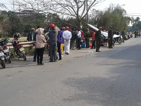 Hai vợ chồng chết thảm sau tiếng còi xe ben quá lớn? ảnh 1 Hai vợ chồng chết thảm sau tiếng còi xe ben quá lớn? ảnh 1