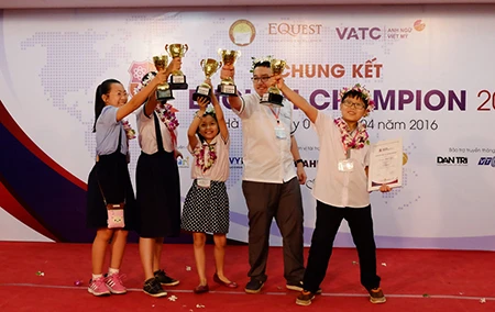 Hai thí sinh TP.HCM vô địch English Champion 2016 ảnh 1