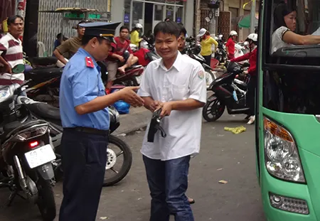 'Quét' xe dù, xe quá tải dịp lễ 30-4 ảnh 1 'Quét' xe dù, xe quá tải dịp lễ 30-4 ảnh 1