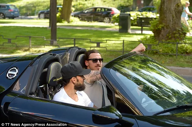 Ibrahimovic, Stone là 2 bản hợp đồng đầu tiên của Mourinho tại M.U ảnh 2