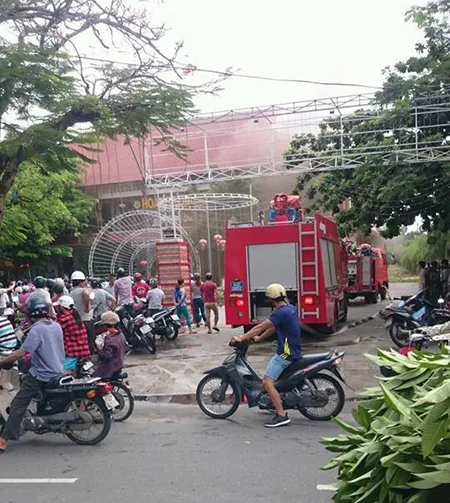 Cháy quán bar ở phố cổ Hội An ảnh 2 Cháy quán bar ở phố cổ Hội An ảnh 2