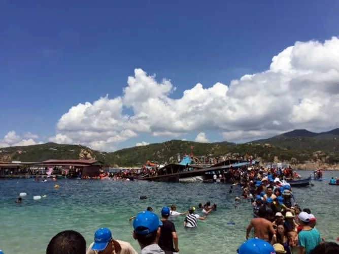 Sập nhà hàng nổi ở Vĩnh Hy:Tiếp tục tìm kiếm hai nạn nhân ảnh 4