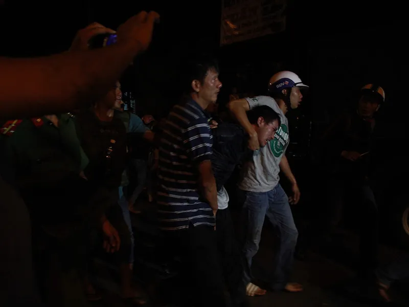 Bắt cháu bé làm con tin, đòi công an cấp súng để tự tử ảnh 2