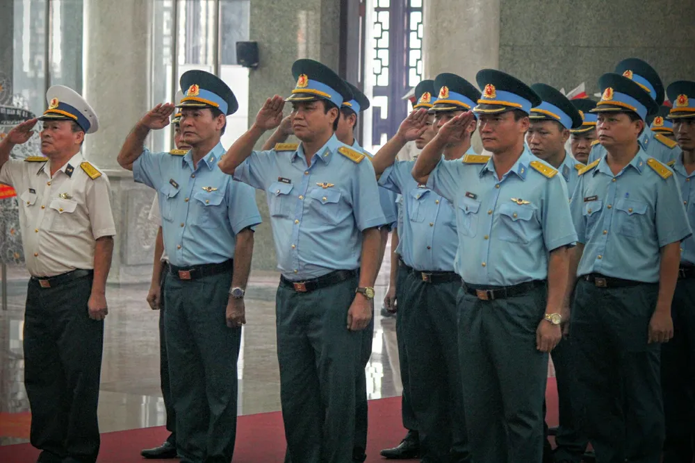 Lễ truy điệu 3 phi công hi sinh khi làm nhiệm vụ ảnh 27 Lễ truy điệu 3 phi công hi sinh khi làm nhiệm vụ ảnh 27