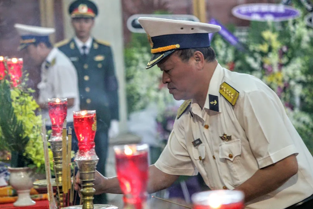 Lễ truy điệu 3 phi công hi sinh khi làm nhiệm vụ ảnh 28 Lễ truy điệu 3 phi công hi sinh khi làm nhiệm vụ ảnh 28