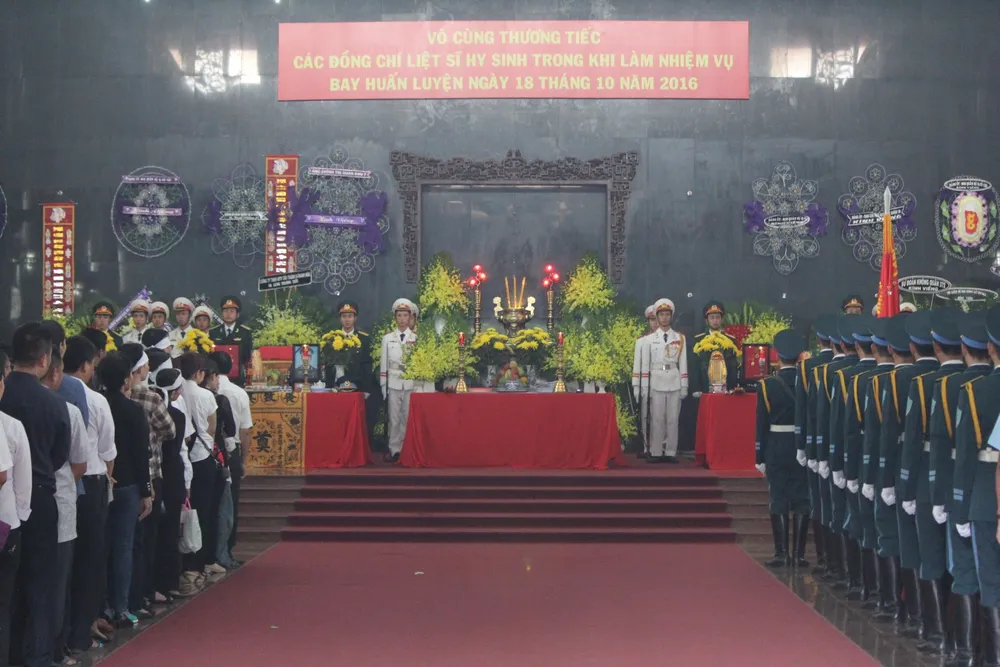 Lễ truy điệu 3 phi công hi sinh khi làm nhiệm vụ ảnh 9 Lễ truy điệu 3 phi công hi sinh khi làm nhiệm vụ ảnh 9