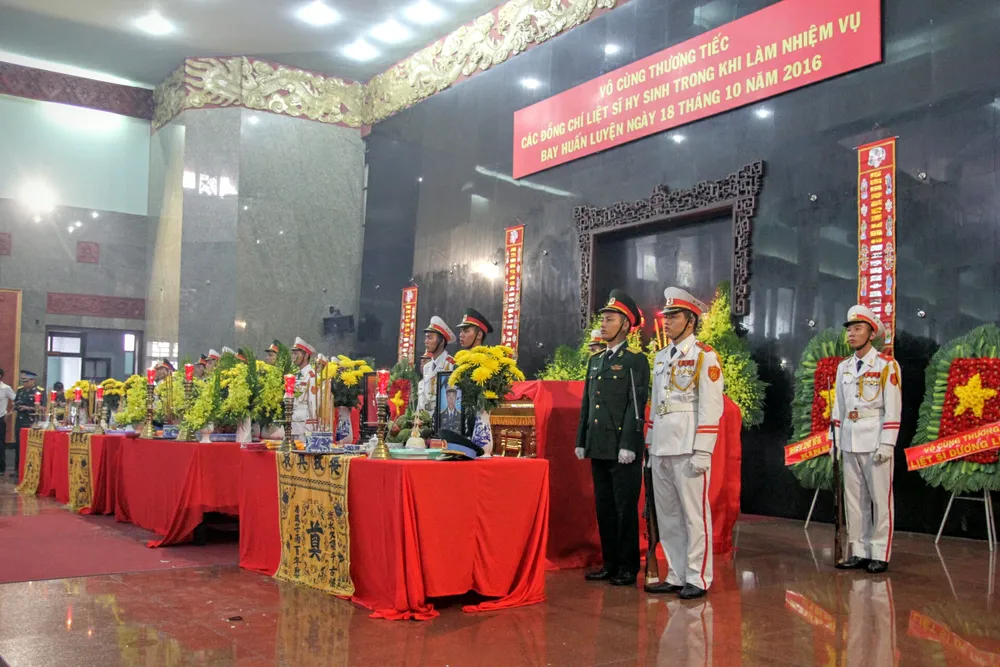 Lễ truy điệu 3 phi công hi sinh khi làm nhiệm vụ ảnh 47 Lễ truy điệu 3 phi công hi sinh khi làm nhiệm vụ ảnh 47