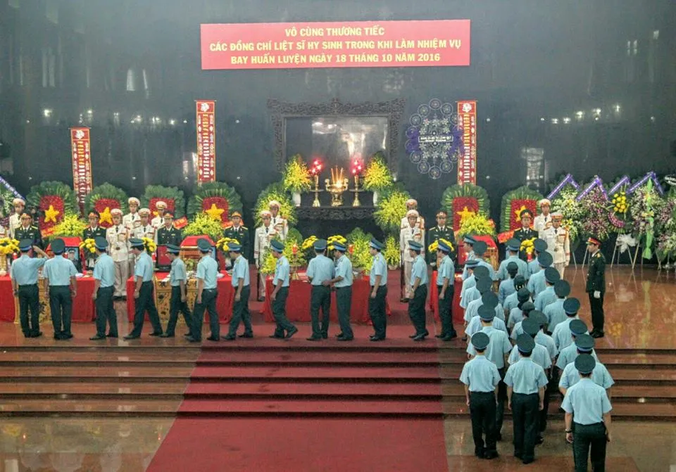Lễ truy điệu 3 phi công hi sinh khi làm nhiệm vụ ảnh 34 Lễ truy điệu 3 phi công hi sinh khi làm nhiệm vụ ảnh 34