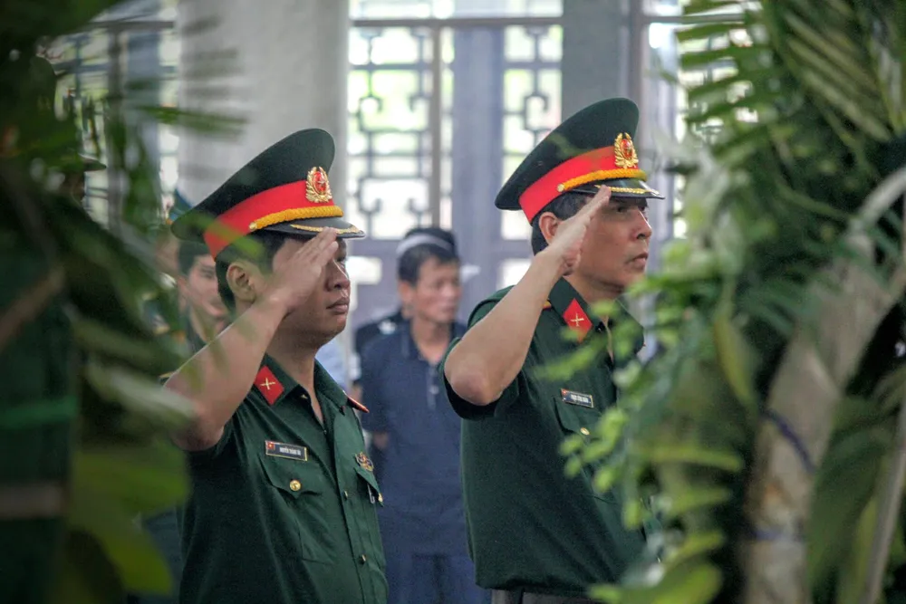 Lễ truy điệu 3 phi công hi sinh khi làm nhiệm vụ ảnh 40 Lễ truy điệu 3 phi công hi sinh khi làm nhiệm vụ ảnh 40