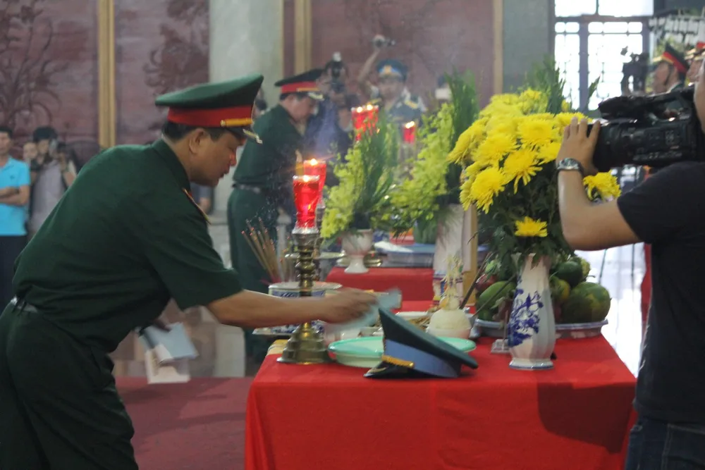 Lễ truy điệu 3 phi công hi sinh khi làm nhiệm vụ ảnh 33 Lễ truy điệu 3 phi công hi sinh khi làm nhiệm vụ ảnh 33