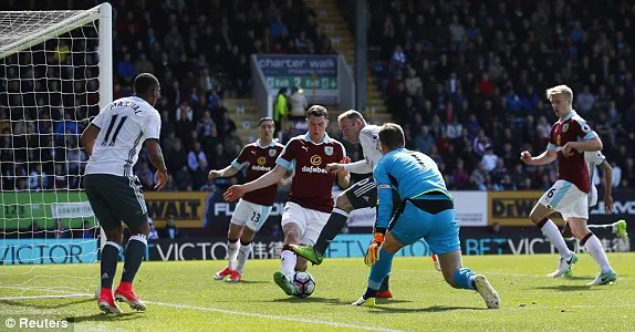 MU áp sát top 4, Mourinho vẫn buồn vì Pogba chấn thương ảnh 3 MU áp sát top 4, Mourinho vẫn buồn vì Pogba chấn thương ảnh 3