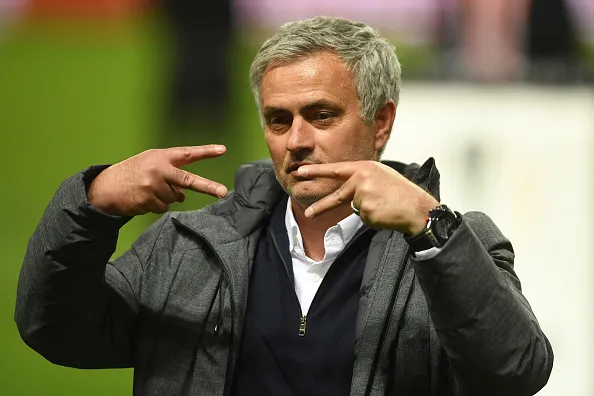 MU vô địch Europa League, Mourinho mừng phát khóc ảnh 6
