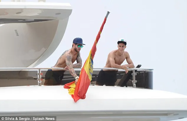 Sao Real rủ nhau đi nghỉ với bạn gái trước chung kết C1 ảnh 5