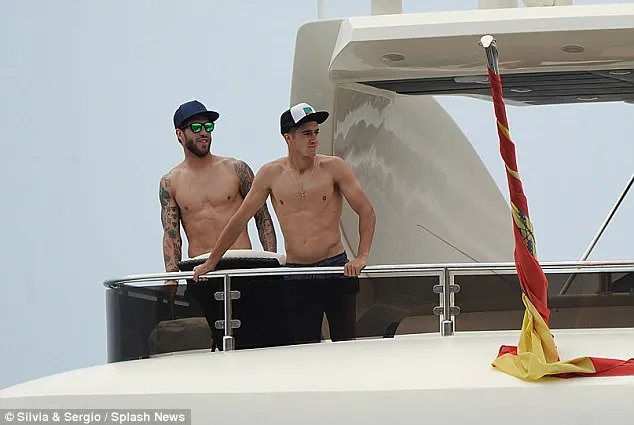 Sao Real rủ nhau đi nghỉ với bạn gái trước chung kết C1 ảnh 4