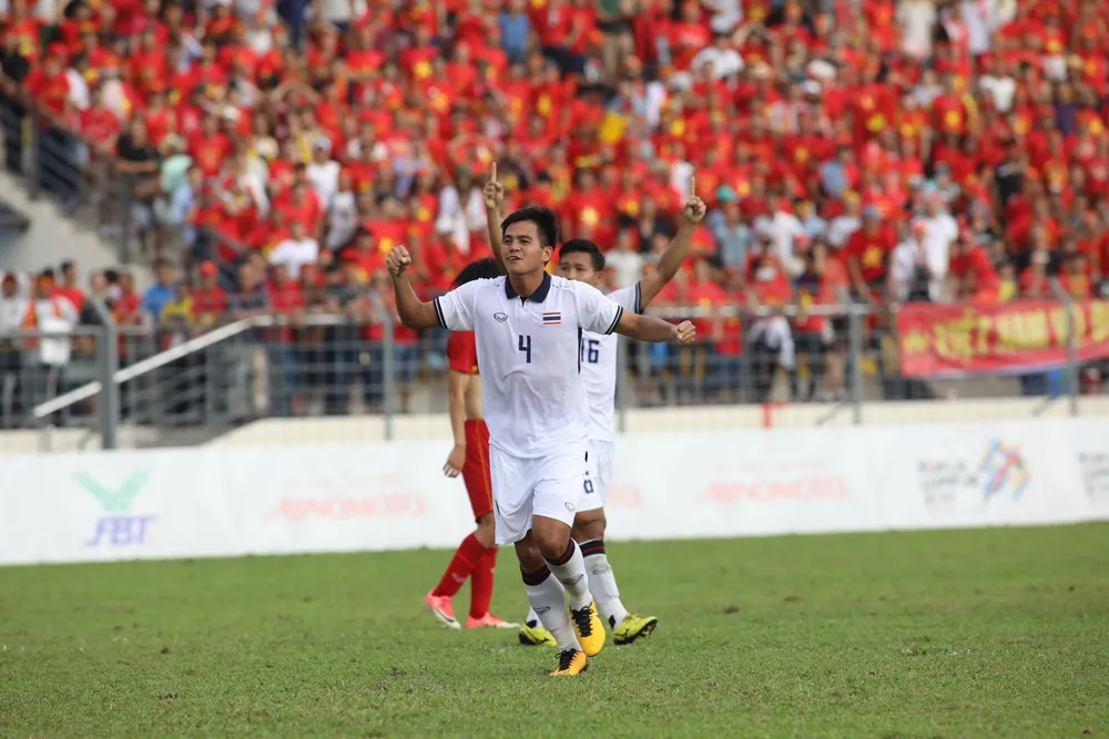 Phí Minh Long sai lầm, Việt Nam thua Thái Lan tan nát ảnh 2