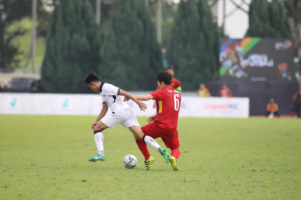 Phí Minh Long sai lầm, Việt Nam thua Thái Lan tan nát ảnh 3