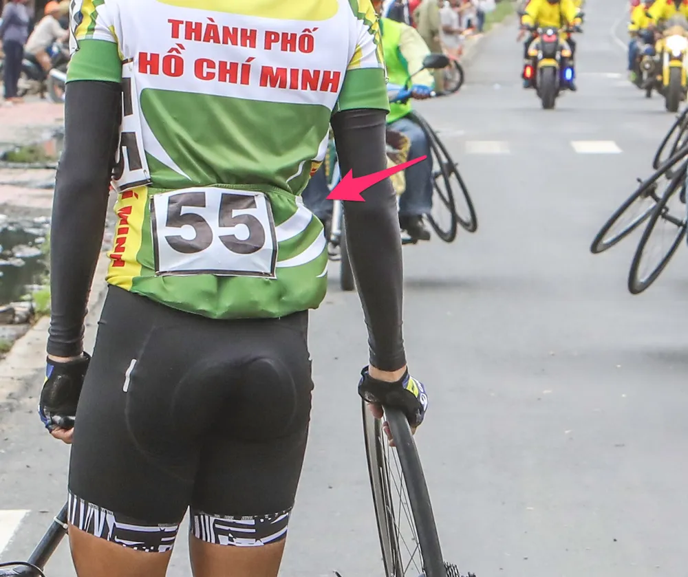 Lùm xùm chuyện cái áo gây khó cho các cua rơ ảnh 5