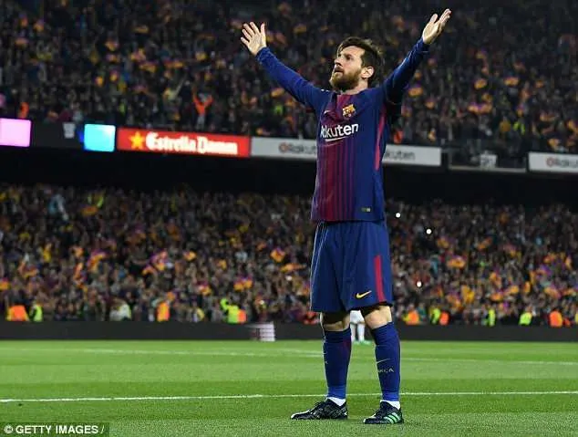 Vượt Ronaldo, Messi giành chiếc giày vàng châu Âu lần thứ năm ảnh 1