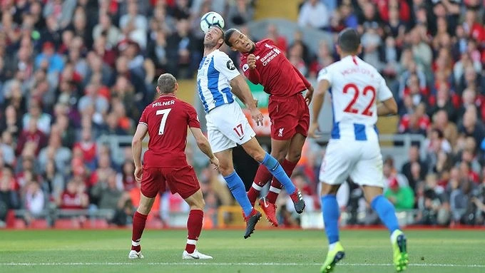 Salah tỏa sáng, Liverpool vượt Man City dẫn đầu Premier League ảnh 2