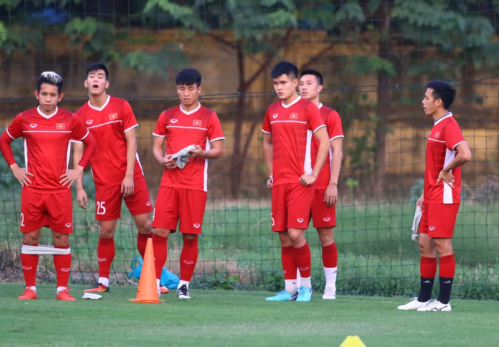 Vị khách đặc biệt trong buổi tập của đội tuyển Việt Nam ảnh 17