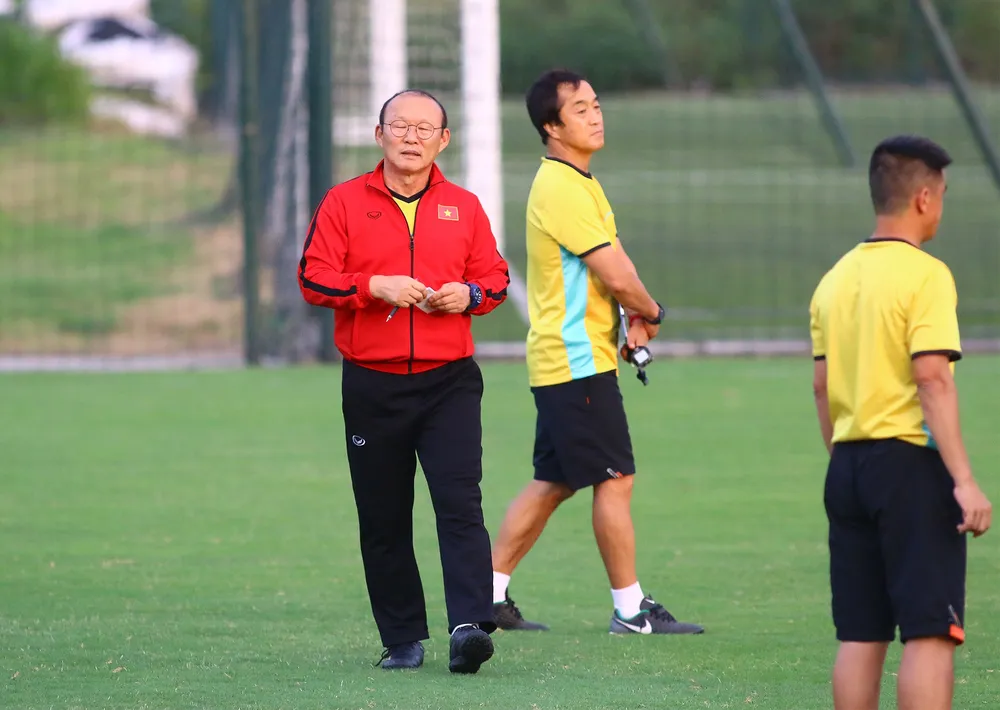 Vị khách đặc biệt trong buổi tập của đội tuyển Việt Nam ảnh 12