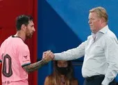 HLV Koeman lên tiếng về màn đi bộ gây sốt của Messi