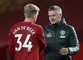 Solskjaer đang lừa dối Van De Beek