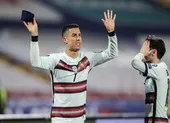 VL World Cup 2022: Ronaldo và Bồ Đào Nha sống trong sợ hãi ảnh 5 Ronaldo ném băng 'C' vì trọng tài từ chối 3 điểm của Bồ