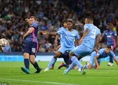 Messi bỏ lỡ nhiều cơ hội, Man. City rượt đuổi tỷ số tại Etihad