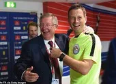 Siêu sao Bayern Munich lên bàn phẫu thuật tim ảnh 1 Trọng tài nổi tiếng khiếp sợ Sir Alex, muốn giải nghệ vì Mourinho