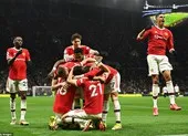 Vợ Martial tố cáo Solskjaer nói dối ảnh 1 Ronaldo, Cavani rực sáng, MU “hủy diệt” Tottenham giữ ghế cho Solskjaer