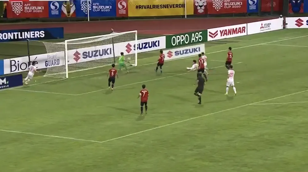 Văn Thanh đá hỏng 11m, Việt Nam bỏ lỡ cơ hội lên ngôi đầu AFF Cup ảnh 9 Văn Thanh đá hỏng 11m, Việt Nam bỏ lỡ cơ hội lên ngôi đầu AFF Cup ảnh 9