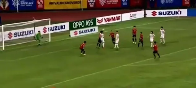 Văn Thanh đá hỏng 11m, Việt Nam bỏ lỡ cơ hội lên ngôi đầu AFF Cup ảnh 12 Văn Thanh đá hỏng 11m, Việt Nam bỏ lỡ cơ hội lên ngôi đầu AFF Cup ảnh 12