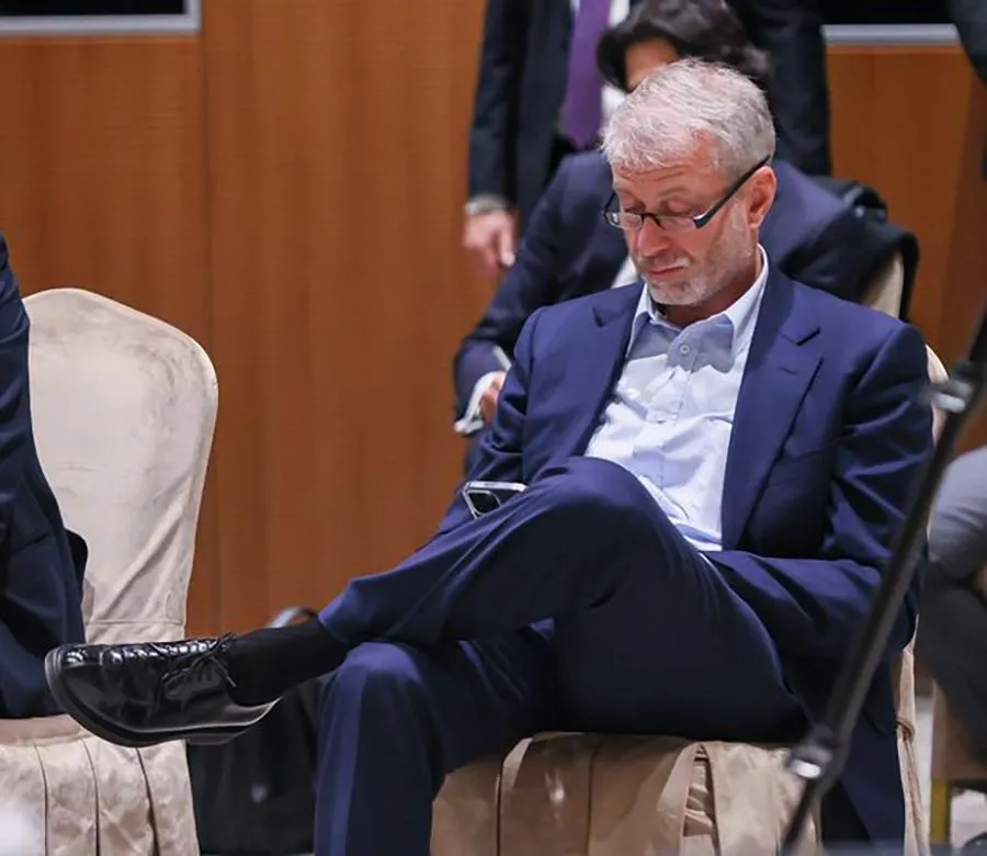 Dù bị phong tỏa tài sản, Abramovich vẫn nỗ lực tham gia các cuộc đàm phàn nhằm tìm giải pháp hòa bình cho Nga và Ukraine. ẢNH: GETTY Dù bị phong tỏa tài sản, Abramovich vẫn nỗ lực tham gia các cuộc đàm phàn nhằm tìm giải pháp hòa bình cho Nga và Ukraine. ẢNH: GETTY