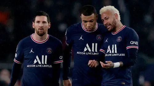 Messi không thể thích nghi với cuộc sống mới tại PSG, dù anh chơi bóng cùng với hai siêu sao Neymar và Mbappe. ẢNH: GETTY