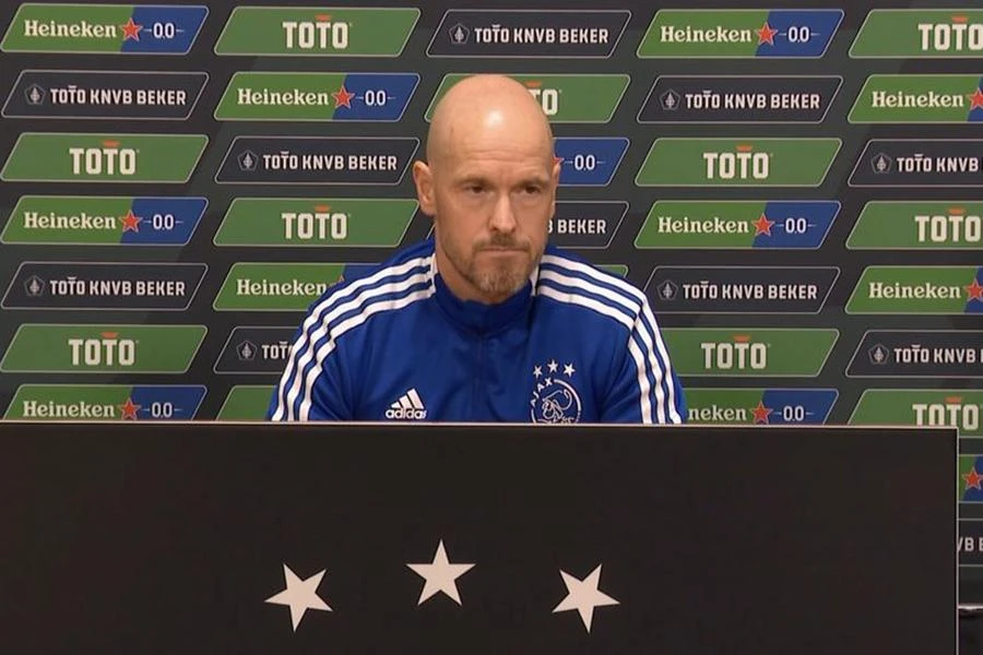 Ten Hag trong buổi họp báo trước trận chung kết cúp quốc gia Hà Lan giữa Ajax và PSV. ẢNH: TWITTER