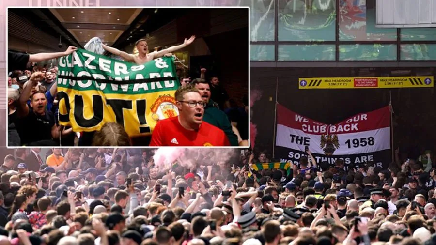Bầu không khí "độc hại và thù địch" bên trong sân Old Trafford. ẢNH: MIRROR Bầu không khí "độc hại và thù địch" bên trong sân Old Trafford. ẢNH: MIRROR