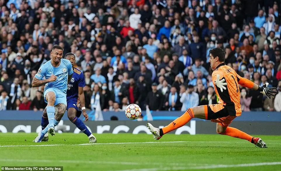 Jesus ghi bàn thứ hai cho Man City. ẢNH: GETTY