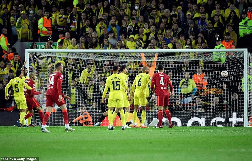 Fabinho ghi bàn thắng không được công nhận. ẢNH: GETTY